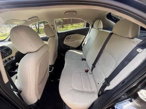 2013 Kia Rio 5-Door LX