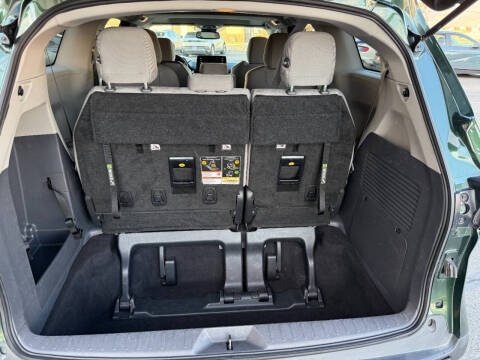 2024 Toyota Sienna LE 8-Passenger