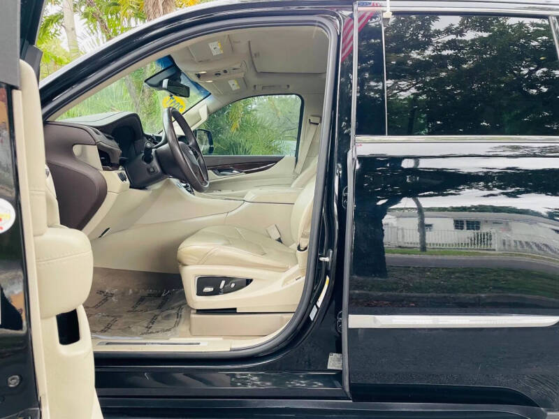 2017 Cadillac Escalade Luxury