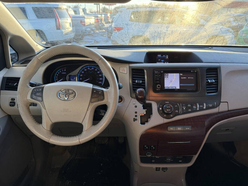 2013 Toyota Sienna XLE 8-Passenger