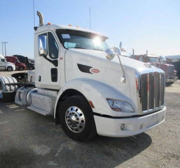 2014 Peterbilt 587 for sale at Fast Financial Auto Mall in Lakeland, FL