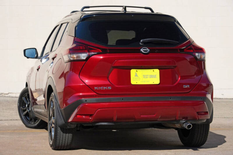 2023 Nissan Kicks SR