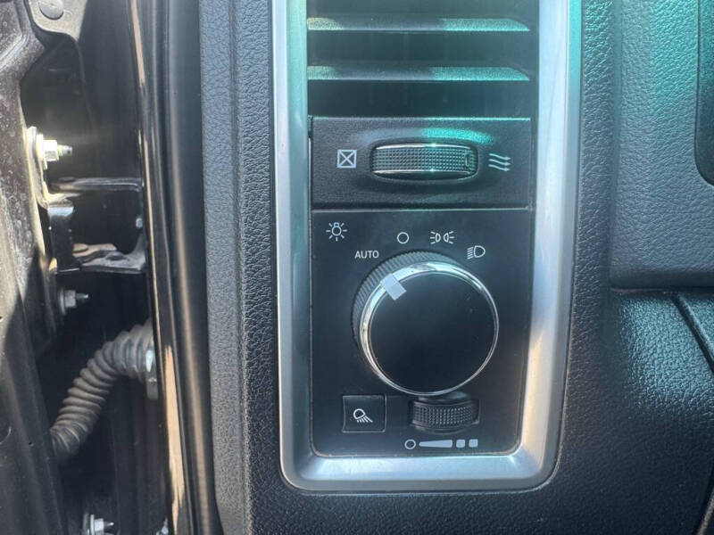 2017 RAM 1500 SLT