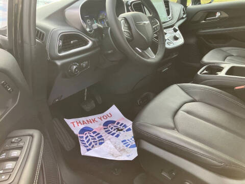 2026 Chrysler Pacifica Select