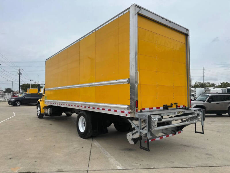 2020 Freightliner M2 106