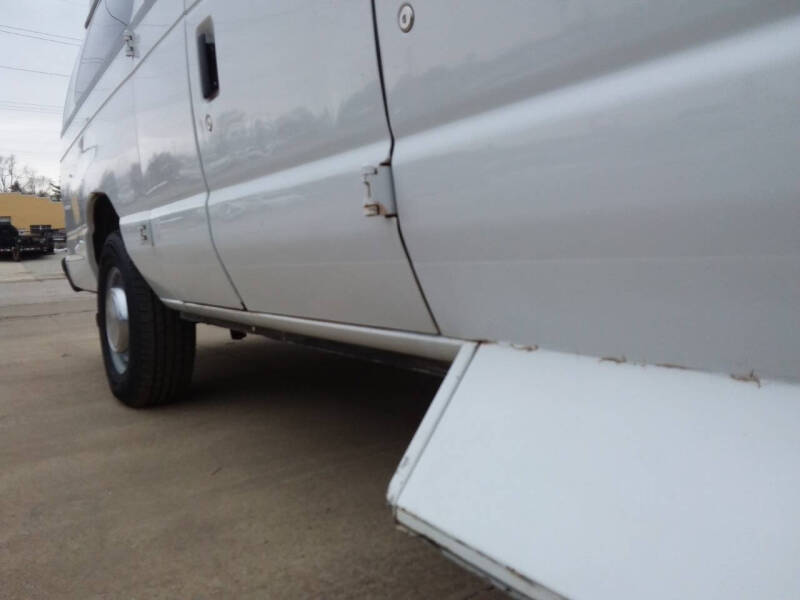 2006 Ford E-Series E-350 SD