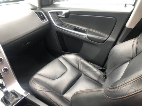 2017 Volvo XC60 T5 Dynamic