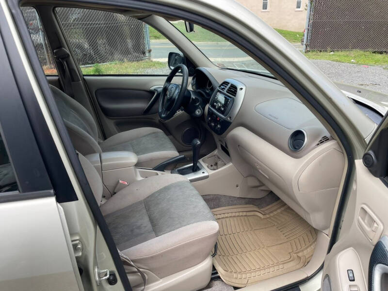 2003 Toyota RAV4 Base photo 17