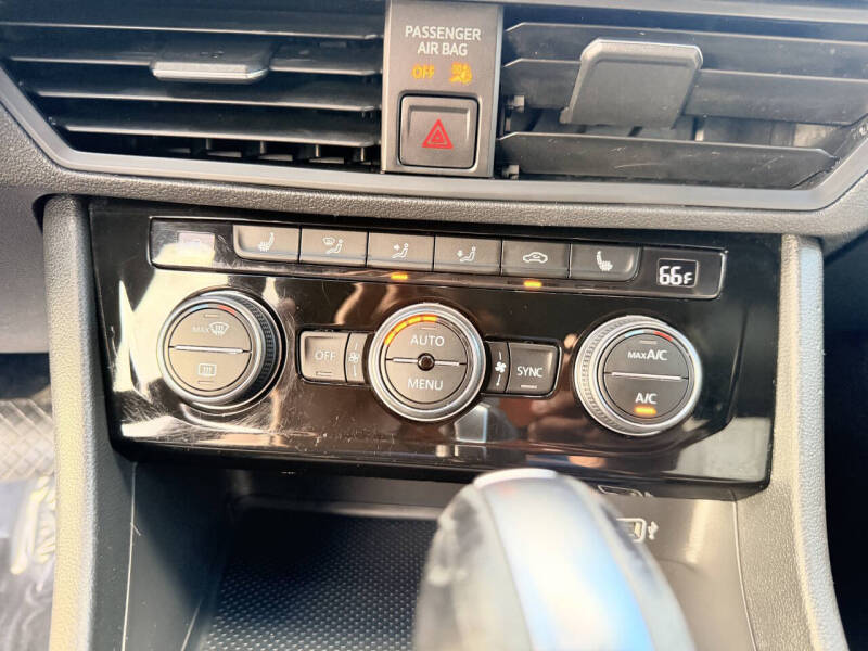 2019 Volkswagen Jetta R-Line