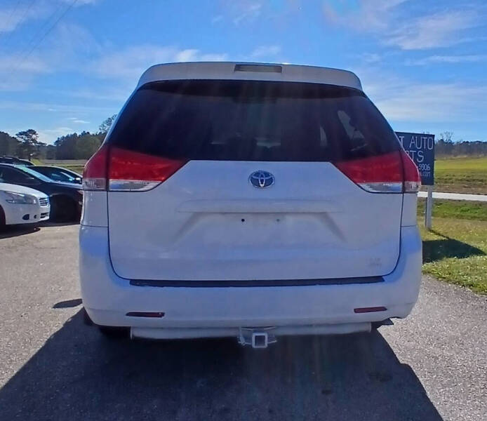 2011 Toyota Sienna LE 7-Passenger