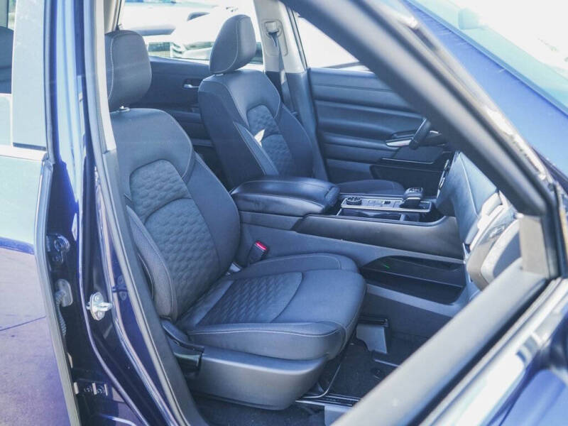 2022 Nissan Pathfinder SV