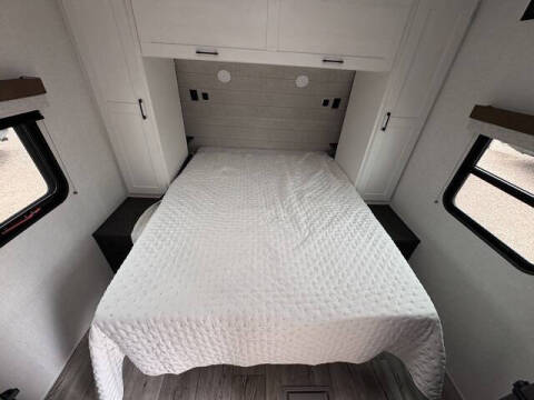 2026 Venture RV Sienna