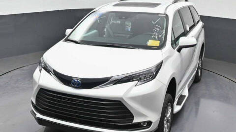 2025 Toyota Sienna XLE 7-Passenger