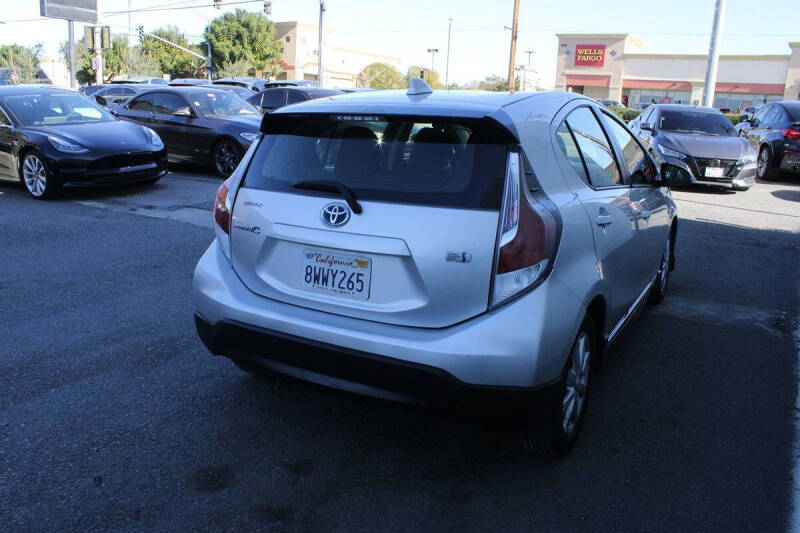 2017 Toyota Prius c One