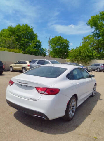 2016 Chrysler 200 S