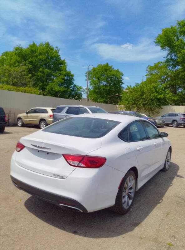 2016 Chrysler 200 S