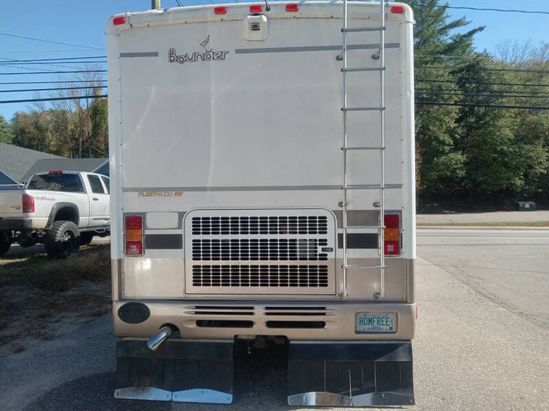 2002 Freightliner XC Chassis