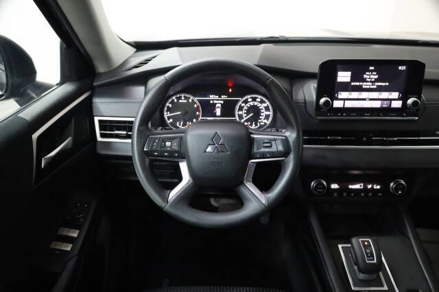 2022 Mitsubishi Outlander ES