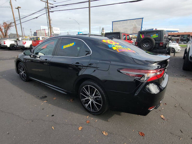 2022 Toyota Camry SE photo 6