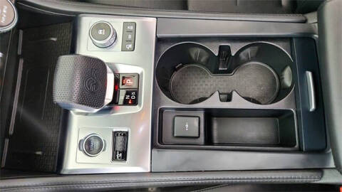 2022 Jaguar F-PACE SVR