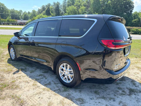 2027 Chrysler Pacifica Select