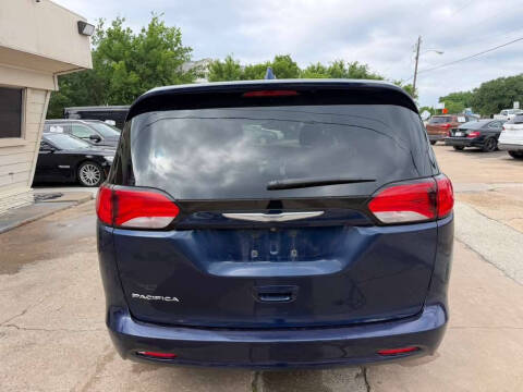2017 Chrysler Pacifica LX