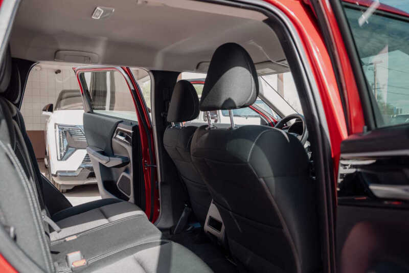 2022 Mitsubishi Outlander ES