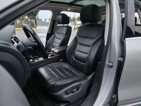 2015 Volkswagen Touareg V6 Lux