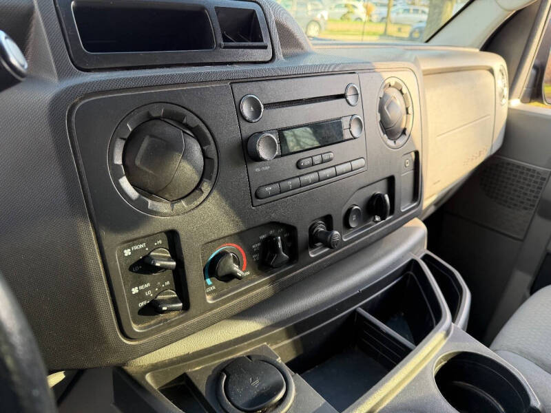 2011 Ford E-Series E-350 SD XLT