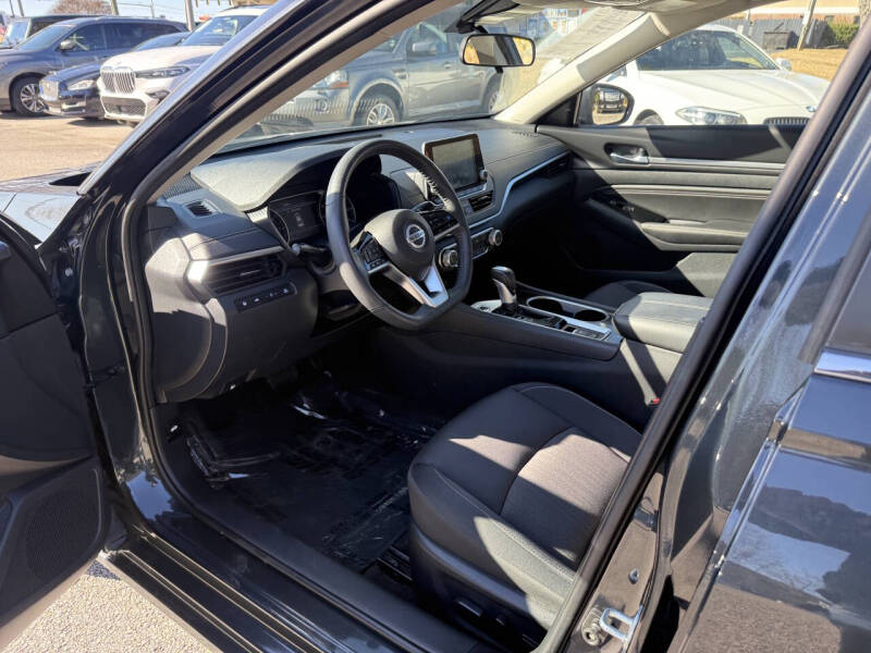 2022 Nissan Altima 2.5 SV