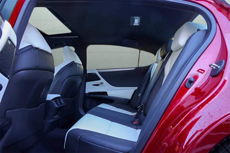 2025 Lexus ES 350 F SPORT Handling