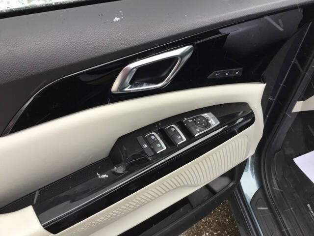 2024 Kia Carnival SX