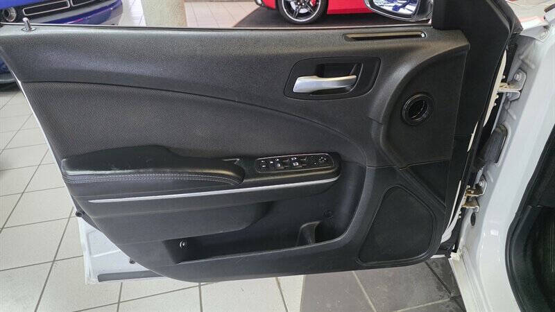 2016 Dodge Charger SE