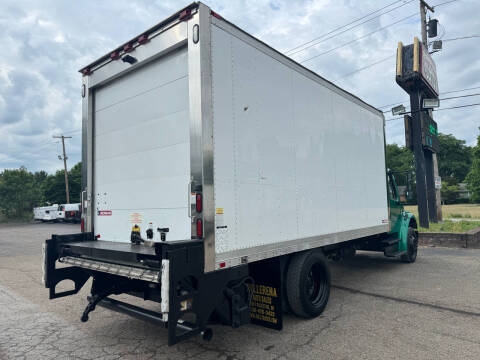 2009 Freightliner M2 106