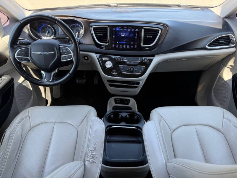 2017 Chrysler Pacifica Touring-L