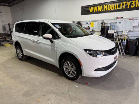 2023 Chrysler Voyager LX