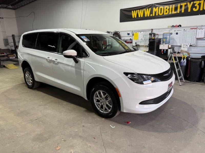 2023 Chrysler Voyager LX