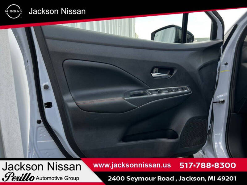 2025 Nissan Versa SR