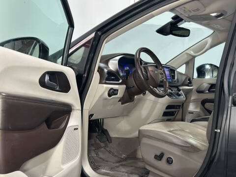 2017 Chrysler Pacifica Touring-L Plus