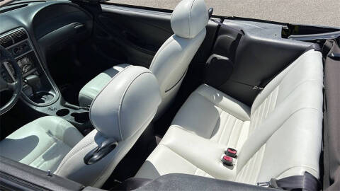 2004 Ford Mustang GT Deluxe