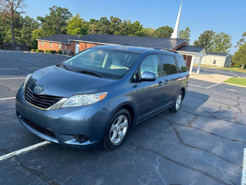 2013 Toyota Sienna LE 8-Passenger