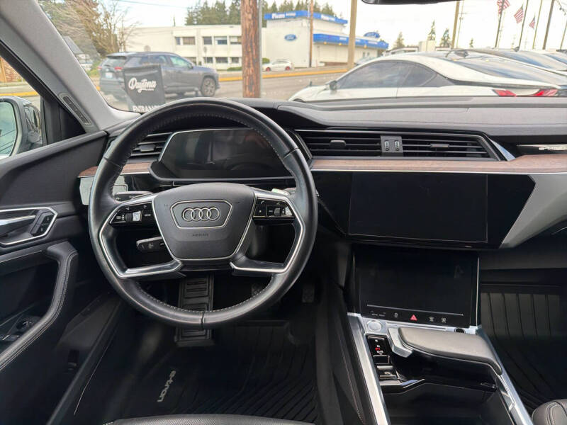 2019 Audi e-tron quattro Premium Plus