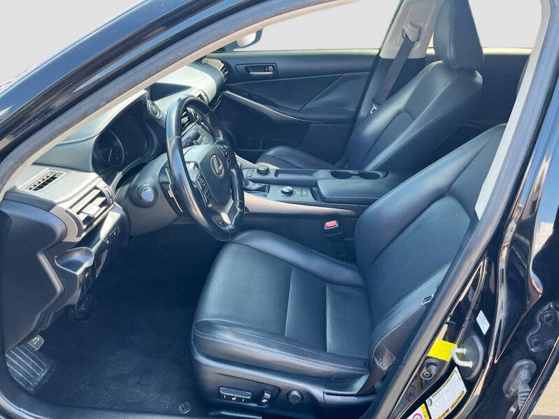 2017 Lexus IS 200t