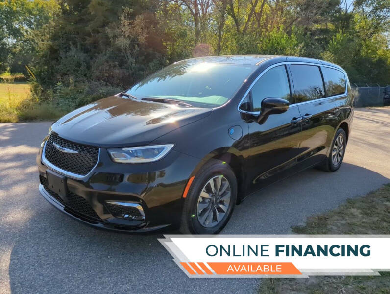 2024 Chrysler Pacifica PHEV Select's photo