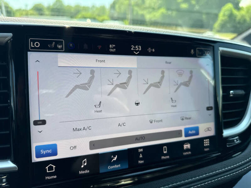 2027 Chrysler Pacifica Select