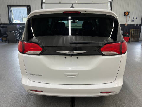 2022 Chrysler Voyager LX