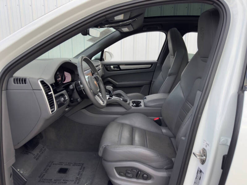 2023 Porsche Cayenne E-Hybrid Coupe