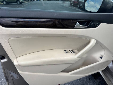 2015 Volkswagen Passat 1.8T SEL Premium