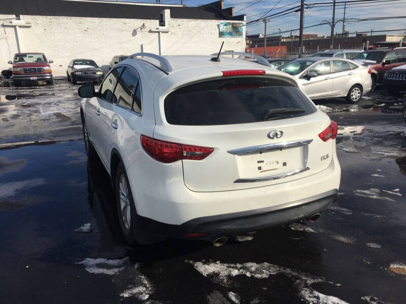 2010 INFINITI FX 35 photo 16