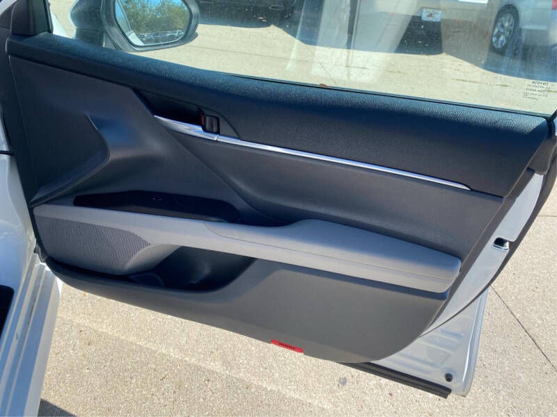 2021 Toyota Camry Hybrid LE